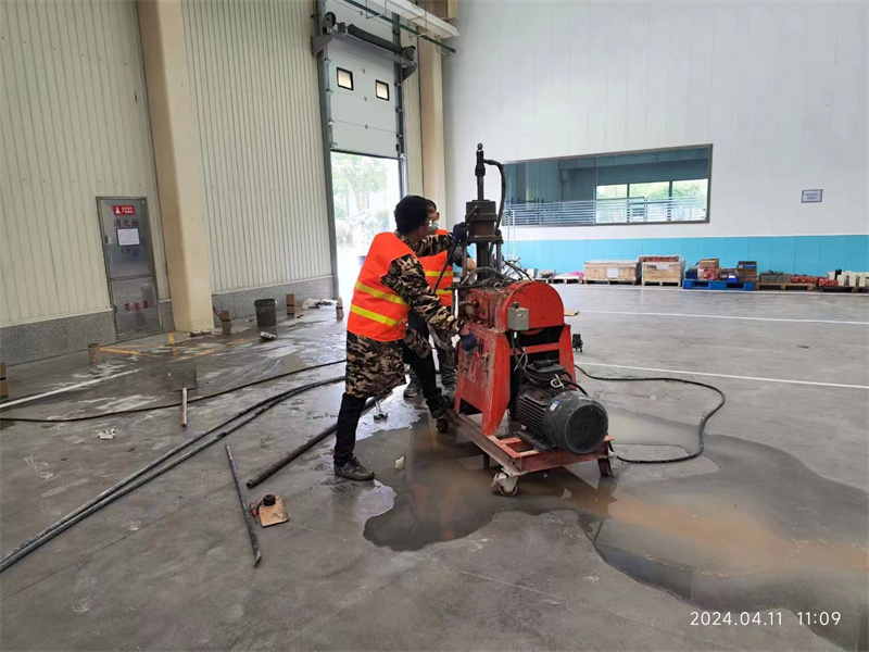 阆中厂房地面下沉塌陷注浆加固施工